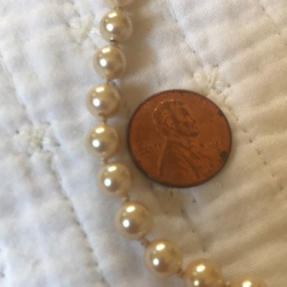 Vintage Monet Pearl Necklace Knotted Gold Clasp - Picture 8 of 8